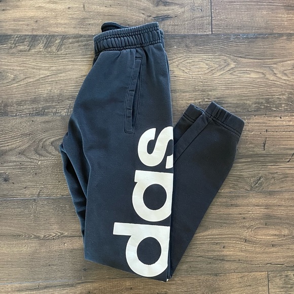 ADIDAS - Picture 1 of 6